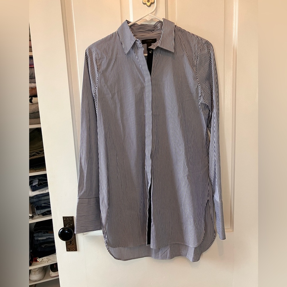 J. Crew Navy Stripe Garçon. Shirt with Grosgrain Button Lining size 4